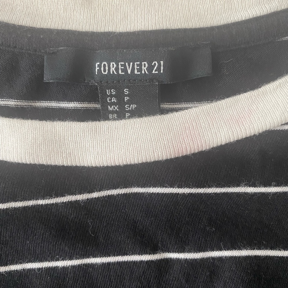 CROP TOP BUNDLE BLACK & WHITE FOREVER 21 SMALL & WILD FABLE BLACK EXTRA SMALL - Picture 7 of 7